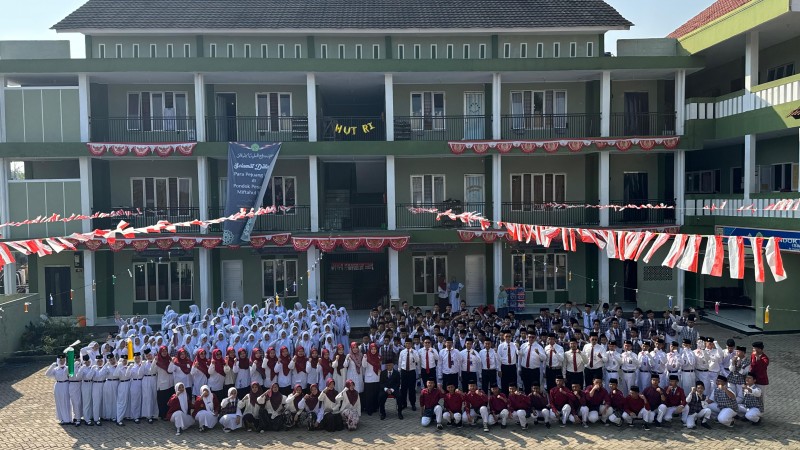 Peringatan Hut RI Ke-80 di Pondok Pesantren Miftahul Ulum Setu